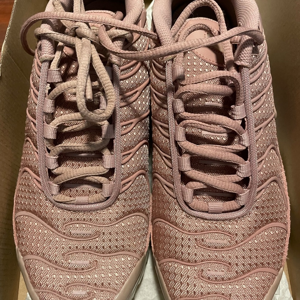 Pink air max